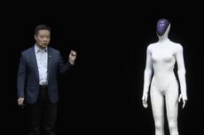 何小鹏回应IRON人形机器人摔倒：想起所有孩子学步的样子