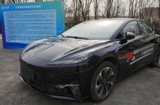 续航破千公里媲美固态！行业首个超高比能富锂锰固液电池装车