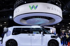 Waymo发布世界模型，可模拟龙卷风、大象侵路等异常罕见事件