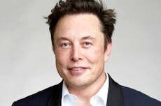 马斯克警告：若没有AI和机器人 美国1000%会走向破产