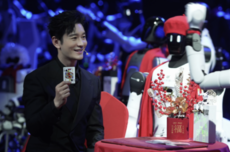 一台晚会能办成什么样，取决于机器人