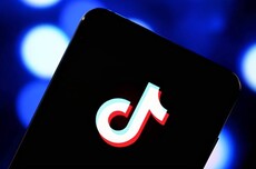 今天打开抖音的我，已经分不清现实了