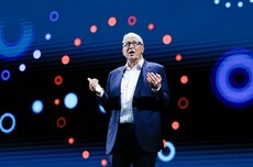 时隔两年半再度访华 比尔·盖茨抵达上海演讲：进步取决于最先惠及谁