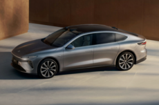 李斌：蔚来今年再建1000座换电站 加电比加油更方便成为现实