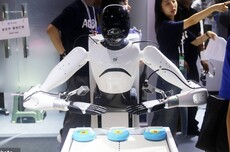 2025年全球人形机器人出货量近1.8万台 中国企业产品占据主导