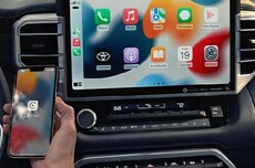 苹果松口了！计划允许在CarPlay中语音控制别家的AI聊天机器人