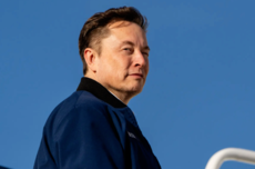 马斯克员工大会释放多个信息：建月球AI卫星工厂、X日活要超10亿