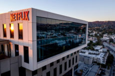 Netflix收购华纳兄弟或生变：维权投资者反对威胁，发动代理权之争