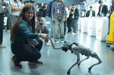 印度一大学买中国机器狗冒充自主研发 校方坦白:从宇树买的