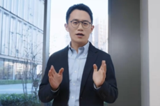 王腾换iPhone 17了 从红米换成苹果手机