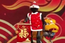 国内首台省级机器人春晚亮相山东：200余台机器人演绎科技年味