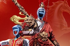 宇树机器人春晚后台排练花絮公开，H2身着大圣重甲踏“云”亮相