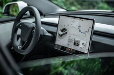 特斯拉:FSD(辅助监督版)累计行驶里程突破80亿英里