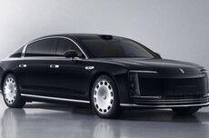 鸿蒙智行尊界S800轿车1月销量曝近3000台,消息称已超越宝马7系与迈巴赫S之和