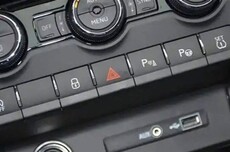 车内清一色大屏快看吐了！新国标拟增加汽车实体操纵件相关要求