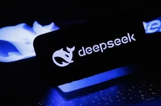 DeepSeek发布下一代技术！北大实习生立功