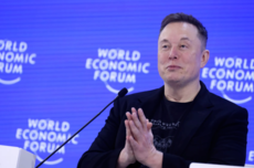 还说别人蒸馏?马斯克抨击Anthropic:大规模盗用训练数据