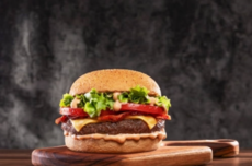 汉堡王推出AI监工:在员工耳机中部署 可检测与顾客交流的友好程度