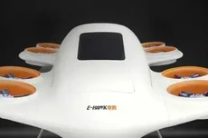 科幻感十足：中国首款吨级涵道飞行器“电鹰飞车”亮相，能坐4人