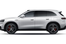 鸿蒙智行问界M6银色实车现身，新车定档“春天见”