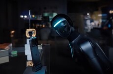 消息称荣耀将推出首款人形机器人