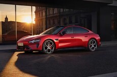 小米汽车解读新一代SU7“赤霞红”车漆:调研发现用户需要“很正”的红色