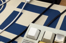 卖数据线卖出快300亿市值，商业爽文都不敢这么写吧