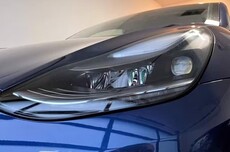 消息称特斯拉矩阵大灯将迎软件升级:两级渐变调光,告别反光刺眼