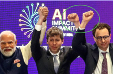 奥特曼和阿莫迪拒绝手拉手 纯血中国机器狗被印度一大学拿去当自己的展示