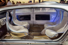 车自己开时，人怎么坐最爽？