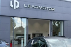 暴亏1800亿 斯特兰蒂斯还能当稳零跑的义父吗