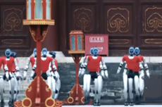 50台宇树G1机器人空降天坛！红袍加身大秀武术 堪比科幻大片