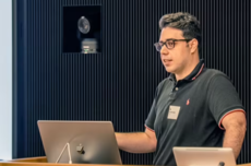 苹果联合顶尖高校探讨AI：上线8场核心演讲视频