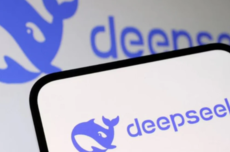DeepSeek V4逼近，美国慌了！绕过英伟达优先国内，绝密参数已泄露