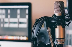 播客收听量首超脱口秀广播 长音频市场份额再扩大