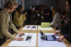 苹果连推低价手机和笔记本 美媒：借内存涨价攻击对手