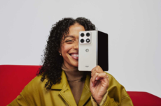 联想moto首款大折叠razr fold亮相MWC 2026 搭载6000mAh电池与骁龙8 Gen 5