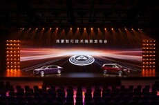 鸿蒙智行:43个月累计交付128万辆,连续14个月中国汽车品牌成交均价第一名