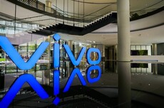 打响3月手机涨价第一枪：消息称vivo X300 Pro手机北斗卫星通信版12+256GB起步5699元，全系相较普通版涨幅500±