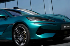 把油车往死里干！比亚迪王炸黑科技：满电只需5分钟，10万级也标配，建闪充就像装空调