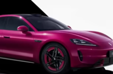 非副驾屏：鸿蒙智行尚界Z7首搭灵感橱窗，是可以放置物品的空间