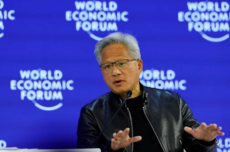 黄仁勋新财年目标绩效奖金曝光 与英伟达营收挂钩