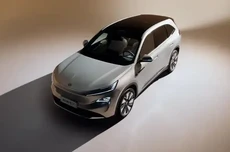 别克至境E7大五座SUV内饰亮相：零重力躺椅、保鲜冷暖箱等