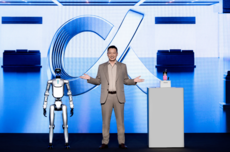 MWC一线报道：从手机到机器人，荣耀的第二曲线跑起来了