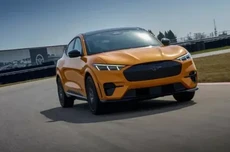 福特CEO：软件是比电动汽车、中国汽车更严峻的挑战