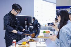 老板电器发布全球首款AI烹饪眼镜，搭载自研“食神”大模型