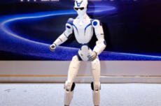 宇树京东定制人形机器人亮相