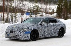 奔驰AMG C级纯电性能轿车路测图曝光