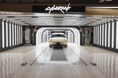 特斯拉Cybercab无人出租车配备盲文标识，方便视障乘客操作