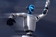 宇树科技王兴兴：人形机器人今年年中跑赢人类 具身智能ChatGPT时刻还需2-3年